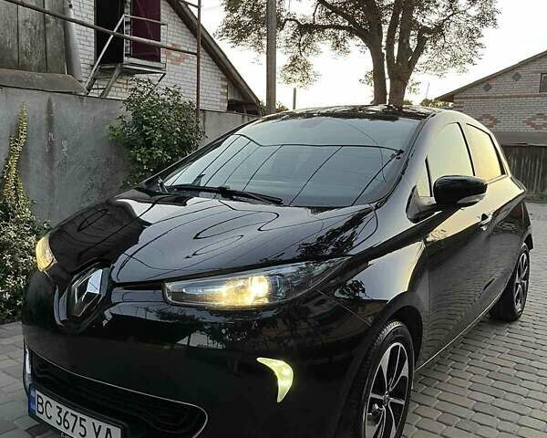 Черный Рено Зое, объемом двигателя 0 л и пробегом 83 тыс. км за 10300 $, фото 2 на Automoto.ua