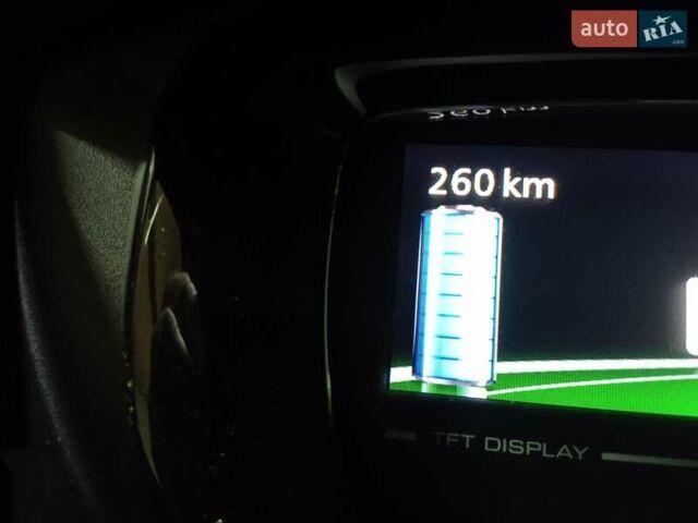 Черный Рено Зое, объемом двигателя 0 л и пробегом 101 тыс. км за 8750 $, фото 19 на Automoto.ua