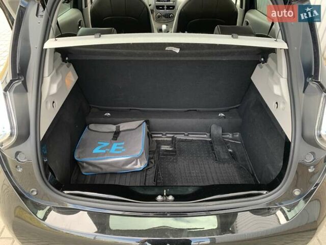 Черный Рено Зое, объемом двигателя 0 л и пробегом 33 тыс. км за 11999 $, фото 37 на Automoto.ua