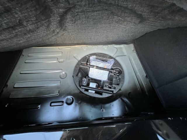 Черный Рено Зое, объемом двигателя 0 л и пробегом 139 тыс. км за 9500 $, фото 9 на Automoto.ua