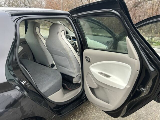 Черный Рено Зое, объемом двигателя 0 л и пробегом 51 тыс. км за 10400 $, фото 13 на Automoto.ua