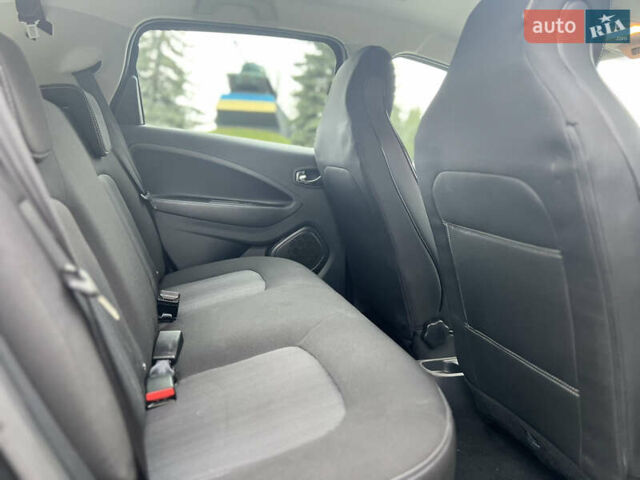 Черный Рено Зое, объемом двигателя 0 л и пробегом 85 тыс. км за 9600 $, фото 30 на Automoto.ua