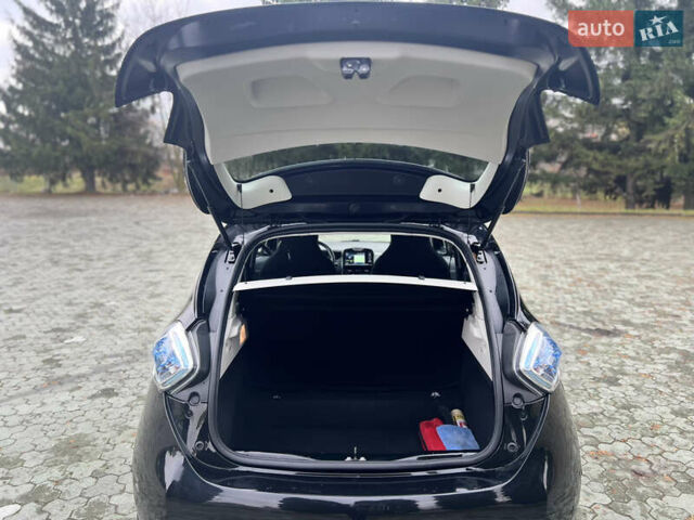 Черный Рено Зое, объемом двигателя 0 л и пробегом 85 тыс. км за 9600 $, фото 31 на Automoto.ua