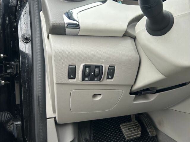 Черный Рено Зое, объемом двигателя 0 л и пробегом 51 тыс. км за 10400 $, фото 17 на Automoto.ua