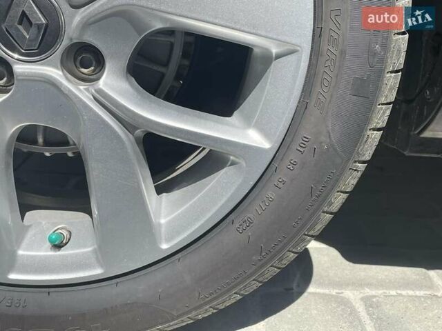 Черный Рено Зое, объемом двигателя 0 л и пробегом 14 тыс. км за 12400 $, фото 26 на Automoto.ua