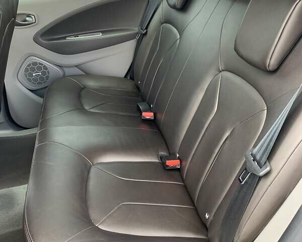 Черный Рено Зое, объемом двигателя 0 л и пробегом 33 тыс. км за 11999 $, фото 36 на Automoto.ua