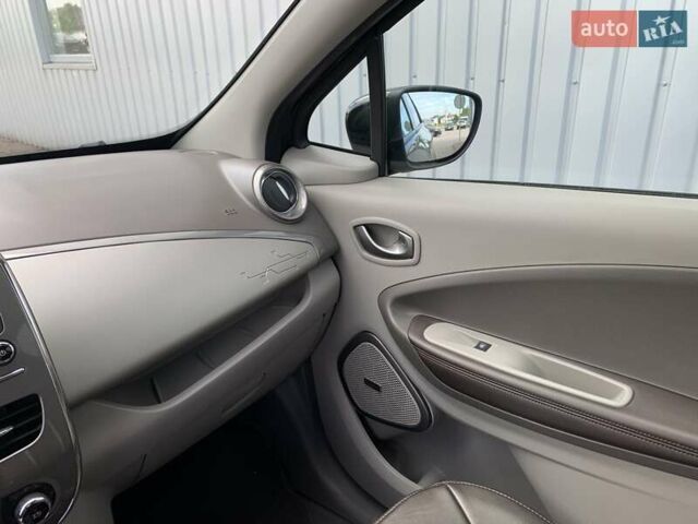 Черный Рено Зое, объемом двигателя 0 л и пробегом 33 тыс. км за 11999 $, фото 33 на Automoto.ua