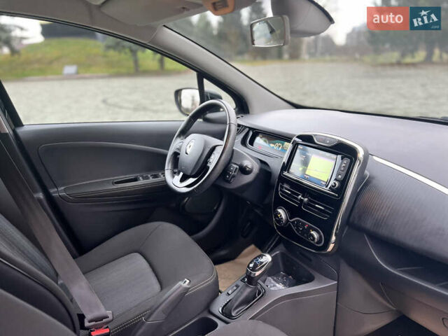 Черный Рено Зое, объемом двигателя 0 л и пробегом 85 тыс. км за 9600 $, фото 26 на Automoto.ua