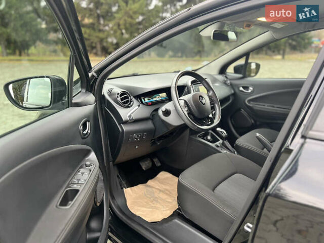 Черный Рено Зое, объемом двигателя 0 л и пробегом 85 тыс. км за 9600 $, фото 28 на Automoto.ua