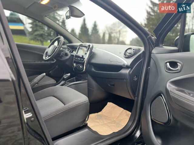 Черный Рено Зое, объемом двигателя 0 л и пробегом 85 тыс. км за 9600 $, фото 27 на Automoto.ua