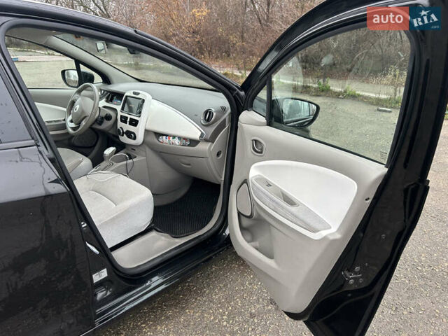 Черный Рено Зое, объемом двигателя 0 л и пробегом 51 тыс. км за 10400 $, фото 12 на Automoto.ua