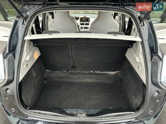 Черный Рено Зое, объемом двигателя 0 л и пробегом 51 тыс. км за 10400 $, фото 22 на Automoto.ua