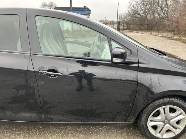 Черный Рено Зое, объемом двигателя 0 л и пробегом 51 тыс. км за 10400 $, фото 10 на Automoto.ua