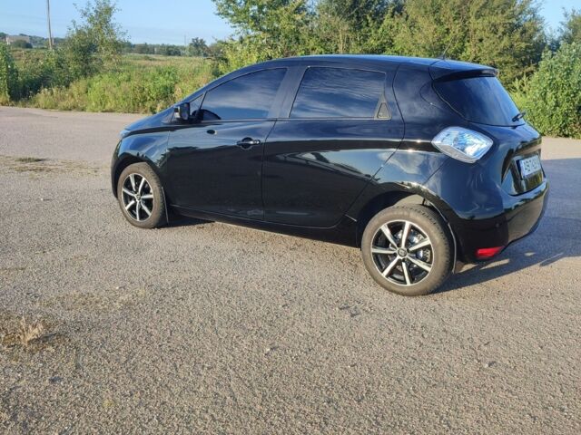 Черный Рено Зое, объемом двигателя 0 л и пробегом 128 тыс. км за 9600 $, фото 3 на Automoto.ua