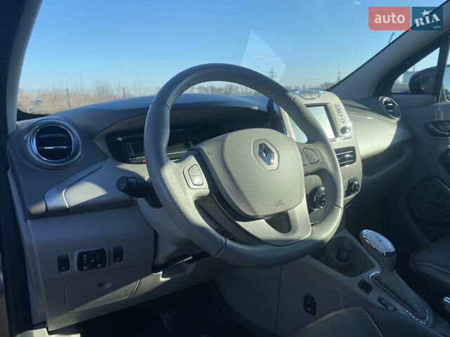 Черный Рено Зое, объемом двигателя 0 л и пробегом 79 тыс. км за 9788 $, фото 12 на Automoto.ua