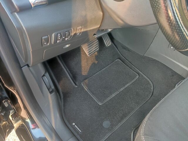 Черный Рено Зое, объемом двигателя 0 л и пробегом 128 тыс. км за 9600 $, фото 7 на Automoto.ua