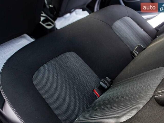 Черный Рено Зое, объемом двигателя 0 л и пробегом 89 тыс. км за 11000 $, фото 48 на Automoto.ua