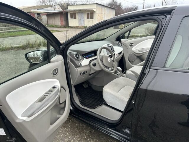 Черный Рено Зое, объемом двигателя 0 л и пробегом 51 тыс. км за 10400 $, фото 15 на Automoto.ua