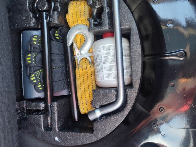 Черный Рено Зое, объемом двигателя 0 л и пробегом 128 тыс. км за 9600 $, фото 14 на Automoto.ua