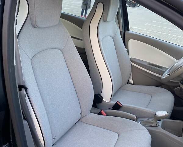 Черный Рено Зое, объемом двигателя 0 л и пробегом 15 тыс. км за 10650 $, фото 28 на Automoto.ua