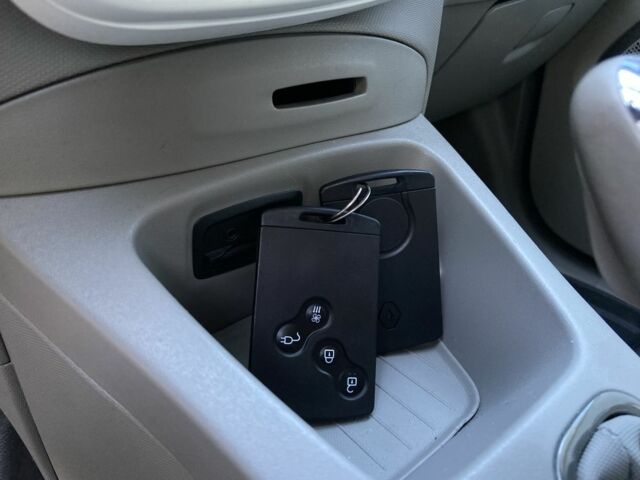 Рено Зое 2019 в Мукачеве на Automoto.ua Черный Рено Зое, объемом двигателя 0 л и пробегом 25 тыс. км за 9999 $, фото 8 на Automoto.ua