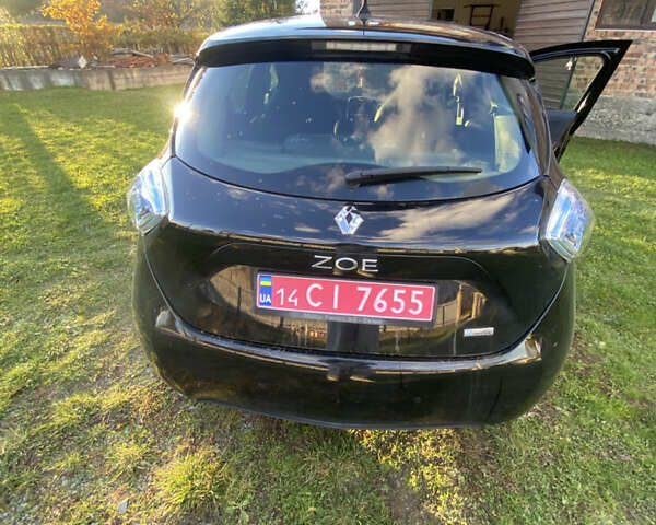 Черный Рено Зое, объемом двигателя 0 л и пробегом 49 тыс. км за 10900 $, фото 1 на Automoto.ua