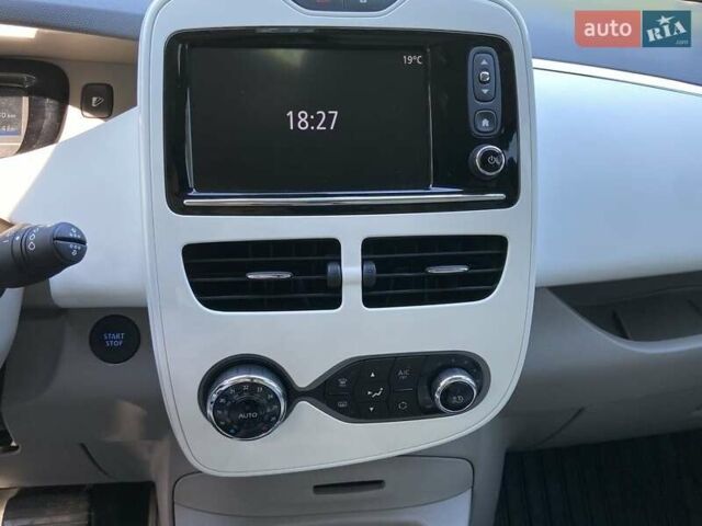 Черный Рено Зое, объемом двигателя 0 л и пробегом 25 тыс. км за 9999 $, фото 9 на Automoto.ua