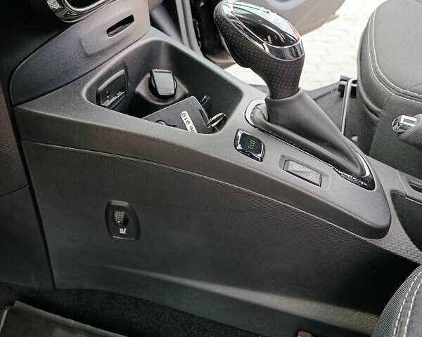 Черный Рено Зое, объемом двигателя 0 л и пробегом 51 тыс. км за 11000 $, фото 10 на Automoto.ua