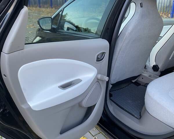 Черный Рено Зое, объемом двигателя 0 л и пробегом 15 тыс. км за 10650 $, фото 34 на Automoto.ua