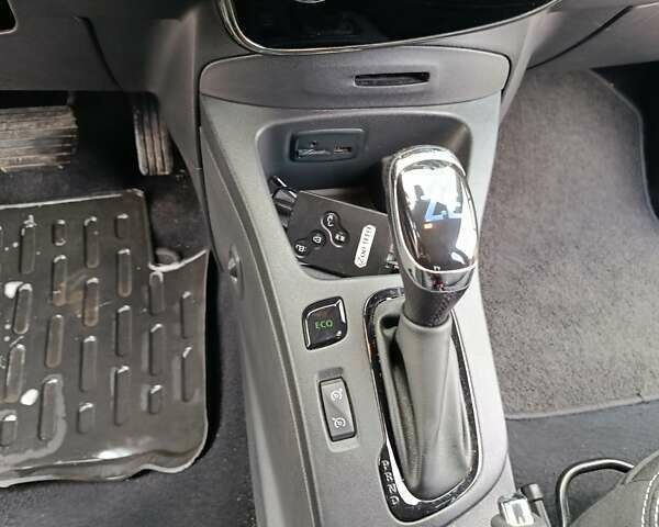 Черный Рено Зое, объемом двигателя 0 л и пробегом 51 тыс. км за 11000 $, фото 11 на Automoto.ua