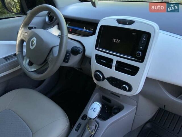 Черный Рено Зое, объемом двигателя 0 л и пробегом 25 тыс. км за 9999 $, фото 6 на Automoto.ua