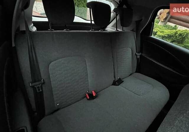 Чорний Рено Зое, об'ємом двигуна 0 л та пробігом 93 тис. км за 12900 $, фото 17 на Automoto.ua