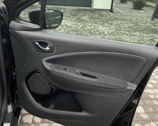 Чорний Рено Зое, об'ємом двигуна 0 л та пробігом 98 тис. км за 9999 $, фото 10 на Automoto.ua