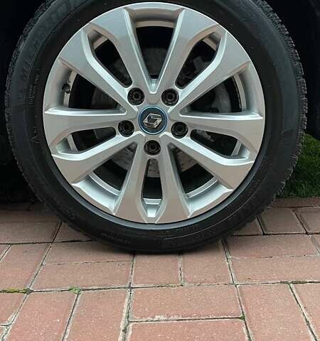 Чорний Рено Зое, об'ємом двигуна 0 л та пробігом 93 тис. км за 12900 $, фото 19 на Automoto.ua