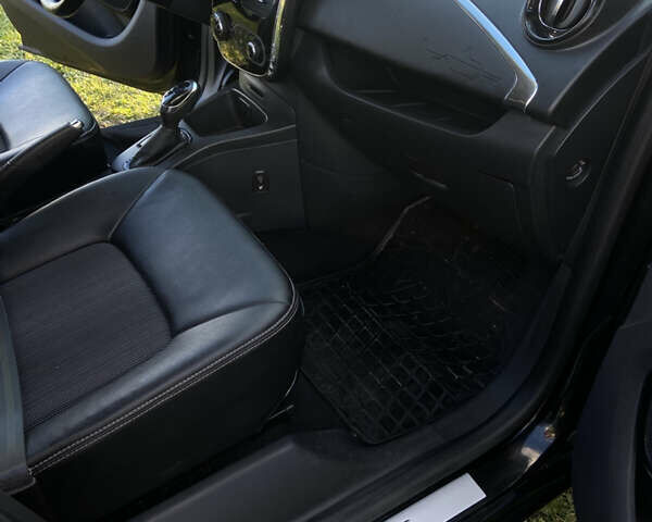 Черный Рено Зое, объемом двигателя 0 л и пробегом 49 тыс. км за 10900 $, фото 7 на Automoto.ua