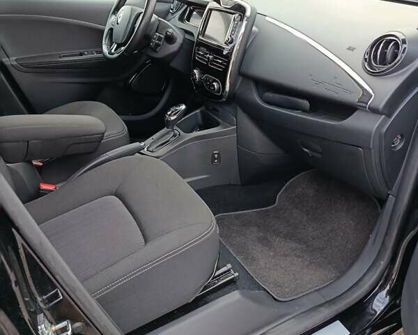 Черный Рено Зое, объемом двигателя 0 л и пробегом 51 тыс. км за 11000 $, фото 4 на Automoto.ua