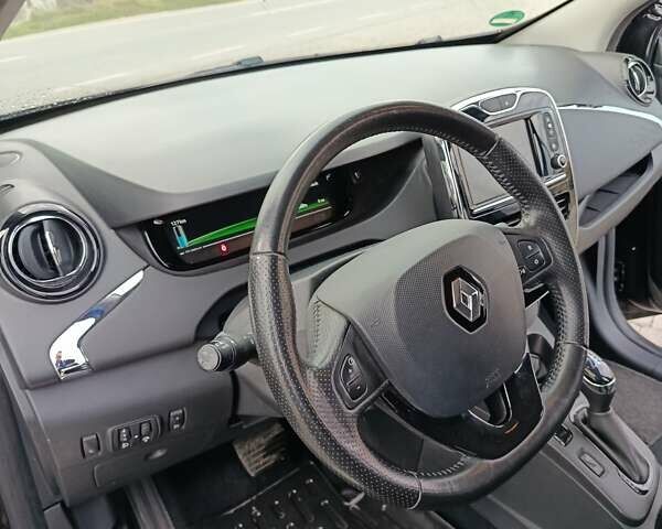 Черный Рено Зое, объемом двигателя 0 л и пробегом 51 тыс. км за 11000 $, фото 6 на Automoto.ua