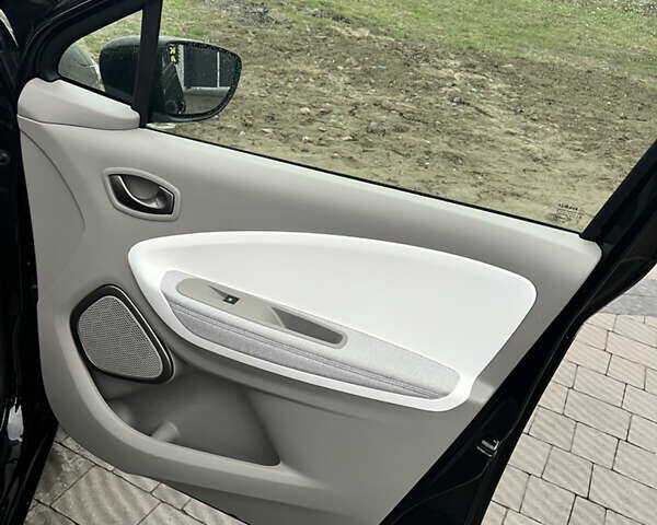 Чорний Рено Зое, об'ємом двигуна 0 л та пробігом 17 тис. км за 11500 $, фото 5 на Automoto.ua