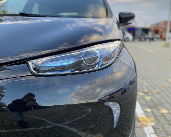 Черный Рено Зое, объемом двигателя 0 л и пробегом 15 тыс. км за 10650 $, фото 9 на Automoto.ua