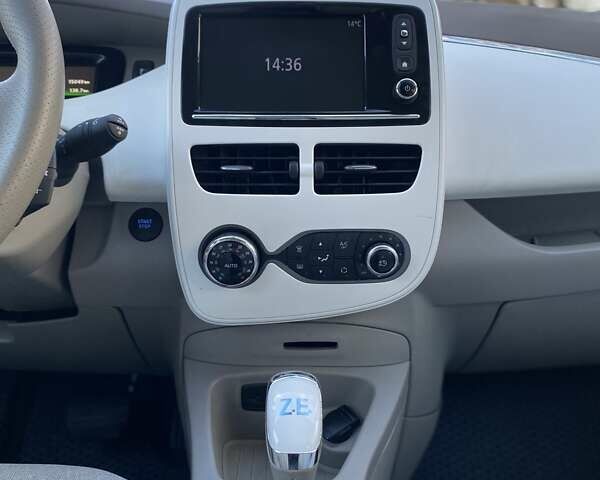 Черный Рено Зое, объемом двигателя 0 л и пробегом 15 тыс. км за 10650 $, фото 37 на Automoto.ua