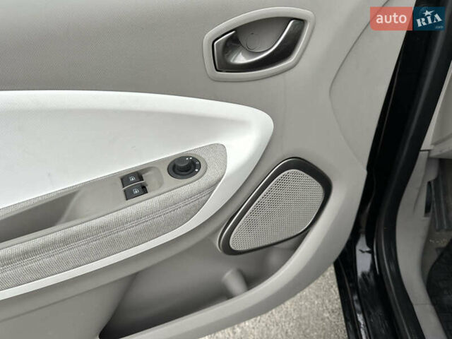 Чорний Рено Зое, об'ємом двигуна 0 л та пробігом 11 тис. км за 12000 $, фото 14 на Automoto.ua