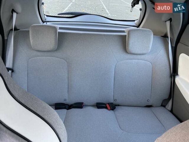 Черный Рено Зое, объемом двигателя 0 л и пробегом 15 тыс. км за 10650 $, фото 45 на Automoto.ua