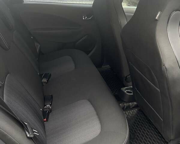 Чорний Рено Зое, об'ємом двигуна 0 л та пробігом 98 тис. км за 9999 $, фото 21 на Automoto.ua