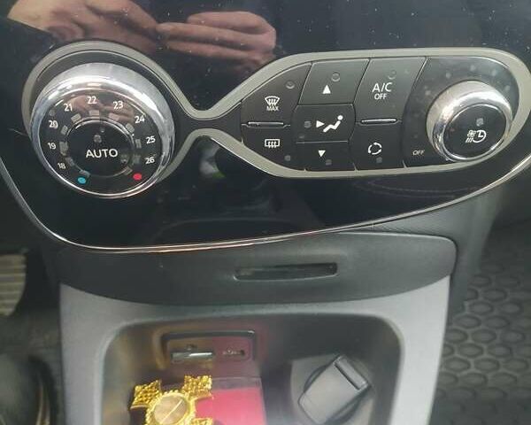 Чорний Рено Зое, об'ємом двигуна 0 л та пробігом 97 тис. км за 9700 $, фото 33 на Automoto.ua