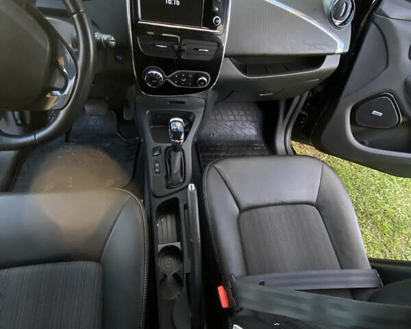 Черный Рено Зое, объемом двигателя 0 л и пробегом 49 тыс. км за 10900 $, фото 5 на Automoto.ua