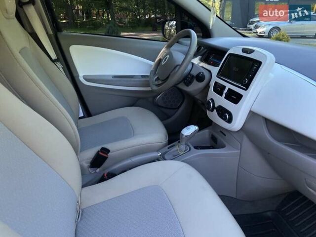 Черный Рено Зое, объемом двигателя 0 л и пробегом 25 тыс. км за 9999 $, фото 5 на Automoto.ua