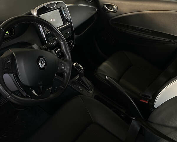 Черный Рено Зое, объемом двигателя 0 л и пробегом 49 тыс. км за 10900 $, фото 6 на Automoto.ua