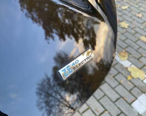 Черный Рено Зое, объемом двигателя 0 л и пробегом 15 тыс. км за 10650 $, фото 39 на Automoto.ua