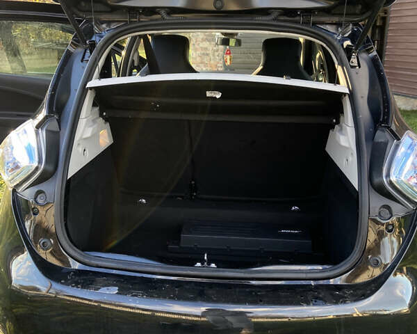 Черный Рено Зое, объемом двигателя 0 л и пробегом 49 тыс. км за 10900 $, фото 3 на Automoto.ua