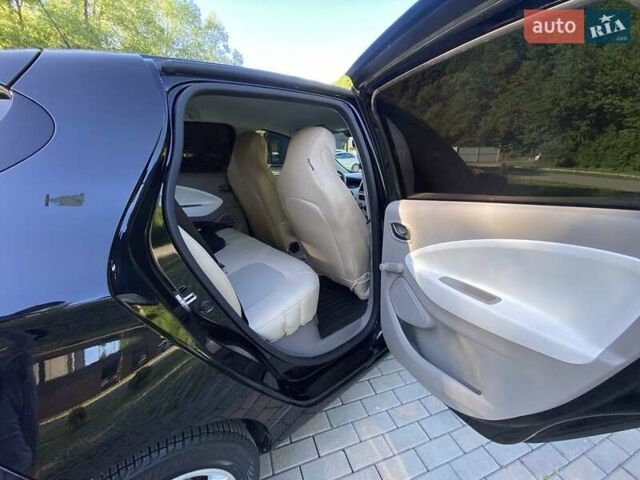 Черный Рено Зое, объемом двигателя 0 л и пробегом 25 тыс. км за 9999 $, фото 12 на Automoto.ua